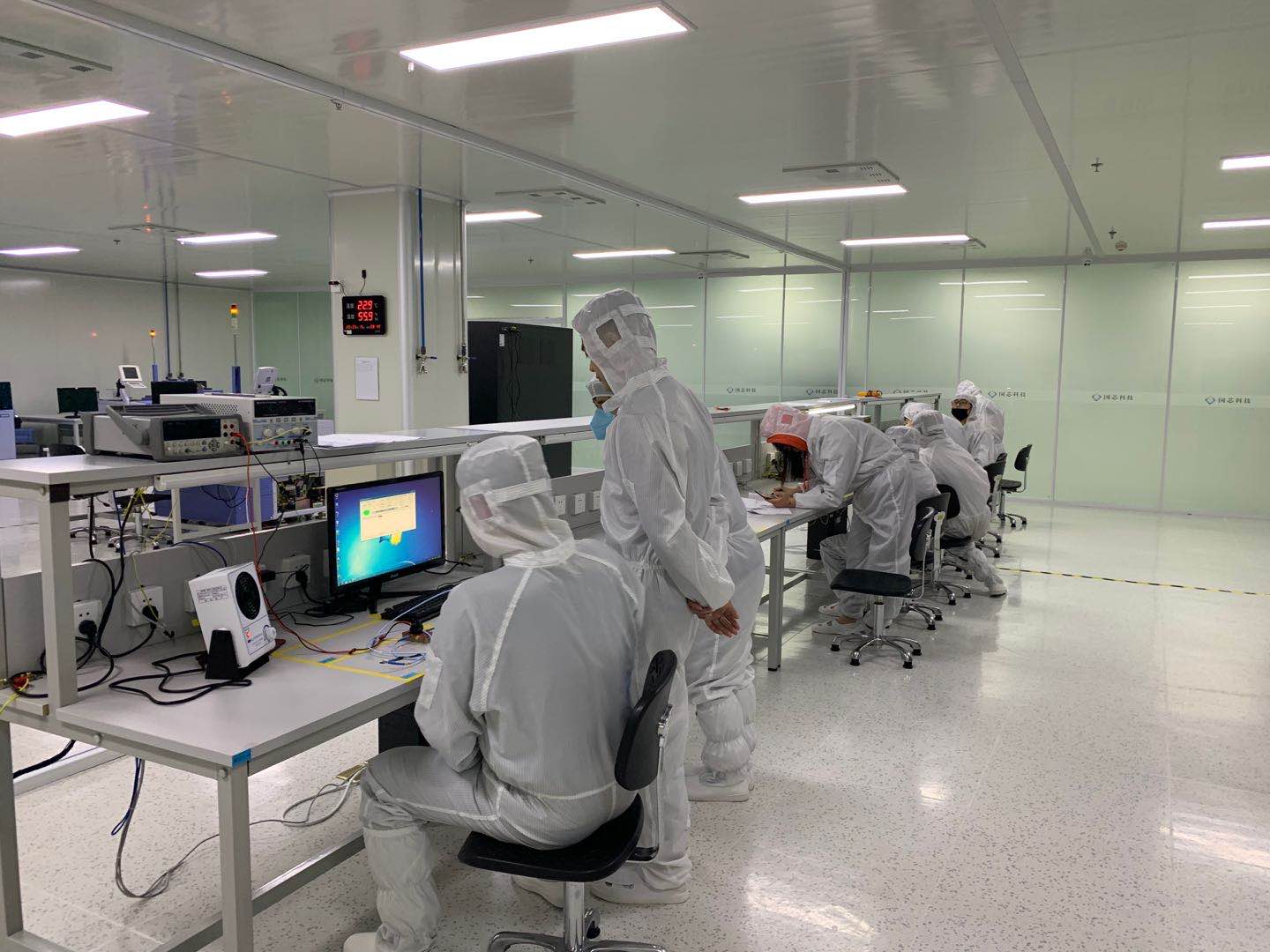 信息服务系骨干教师赴国芯微（重庆）科技开展信息电子技术服务考察交流